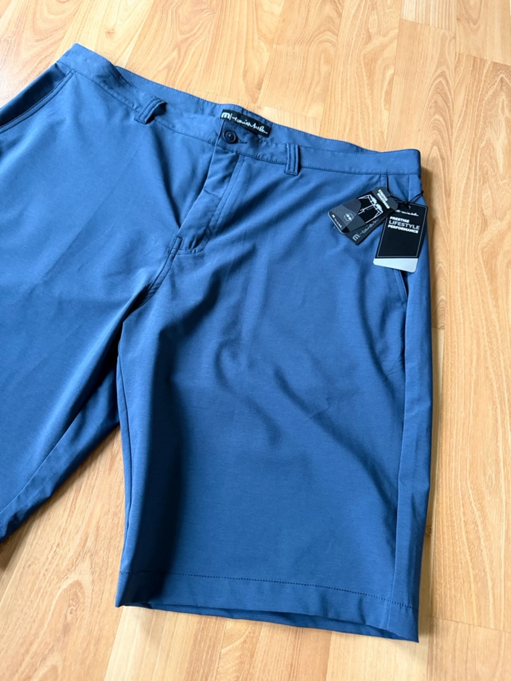 Travis Mathew NWT “Coastal Craving” men’s shorts in blue size 40 great material